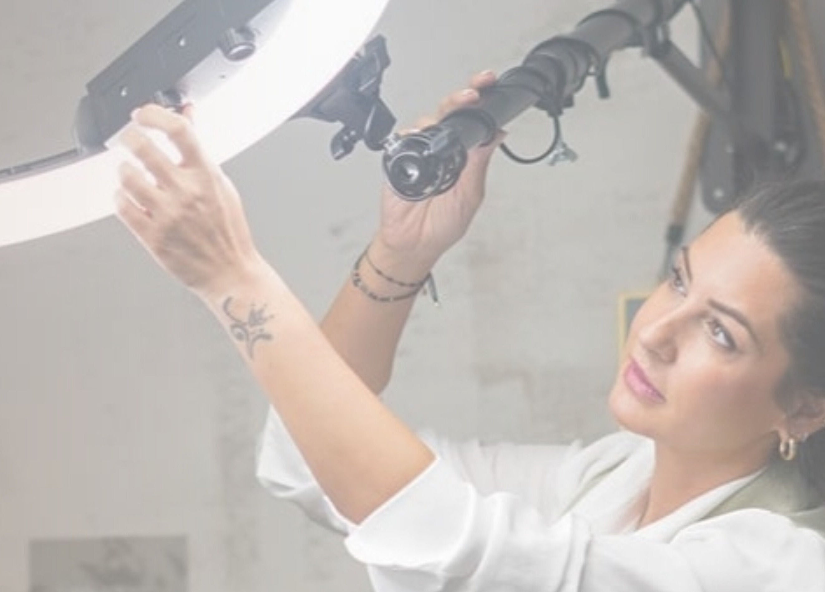 Ajuste de iluminación en Erika Rodríguez MICROPIGMENTACIÓN, Santa Coloma De Gramenet, Catalunya, ES.