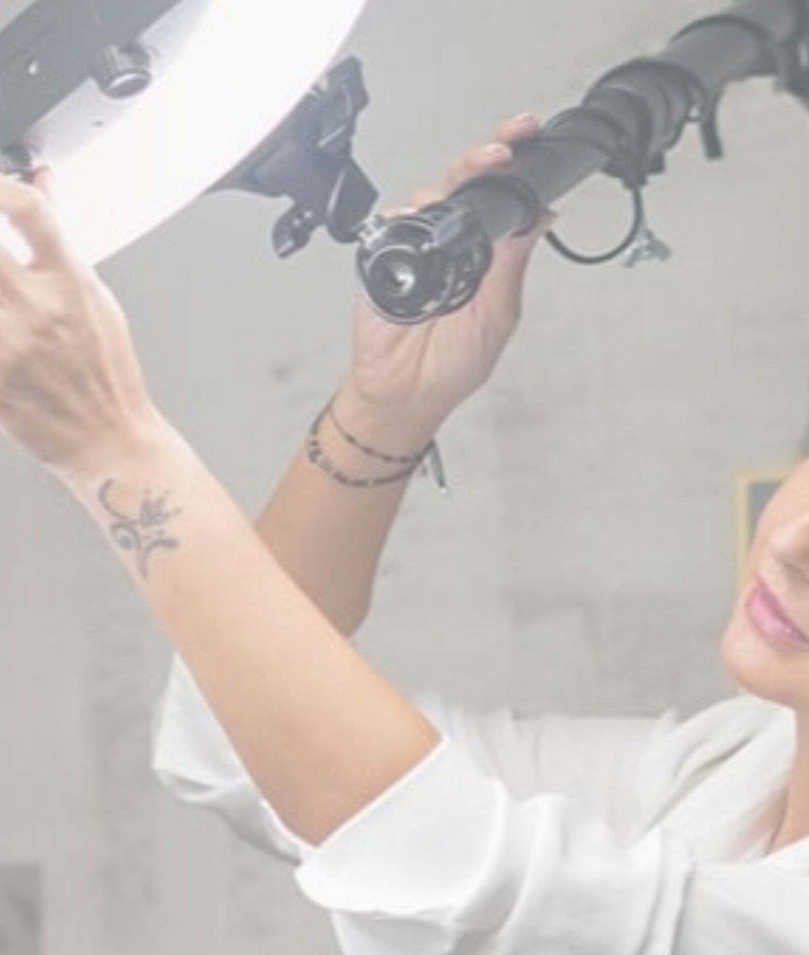 Ajuste de iluminación en Erika Rodríguez MICROPIGMENTACIÓN, Santa Coloma De Gramenet, Catalunya, ES.