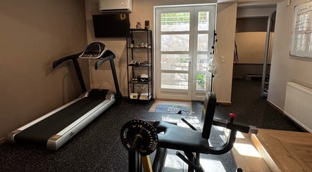 Το Gems Fitness Studio στην Κηφισιά, GR με σύγχρονο εξοπλισμό γυμναστικής.