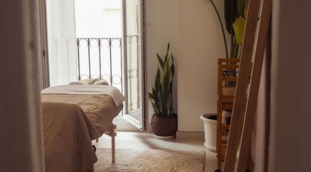 Tranquil massage room at Roxanne Gabriella, Home Visits, Andalucía, ES, featuring cozy bed and natural decor.