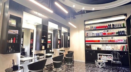 Chic interior of Platinum Black Ladies Salon in Dubai, AE with sleek styling chairs and a well-stocked product shelf.