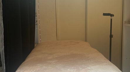 Table de soin apaisante chez ST BEAUTY, Montpellier, Occitanie, FR.