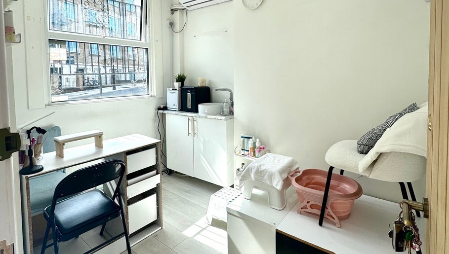 Bright, minimalistic beauty space at Miche in London, England, GB, with a cozy setup for wellness services.