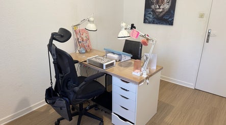 Espace manucure moderne chez Jessy Manucure à Saint-Mandrier-sur-Mer, Provence-Alpes-Côte d'Azur, FR.