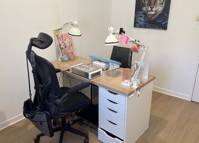 Poste de travail moderne chez Jessy Manucure, Saint-mandrier-sur-mer, Provence-alpes-côte d'Azur, FR.