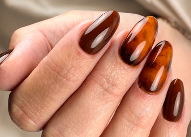 Nail art caramel élégant chez Jessy Manucure, Saint-mandrier-sur-mer, Provence-alpes-côte D'azur, FR.