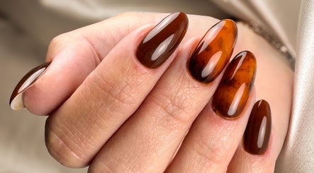 Nail art caramel élégant chez Jessy Manucure, Saint-mandrier-sur-mer, Provence-alpes-côte D'azur, FR.