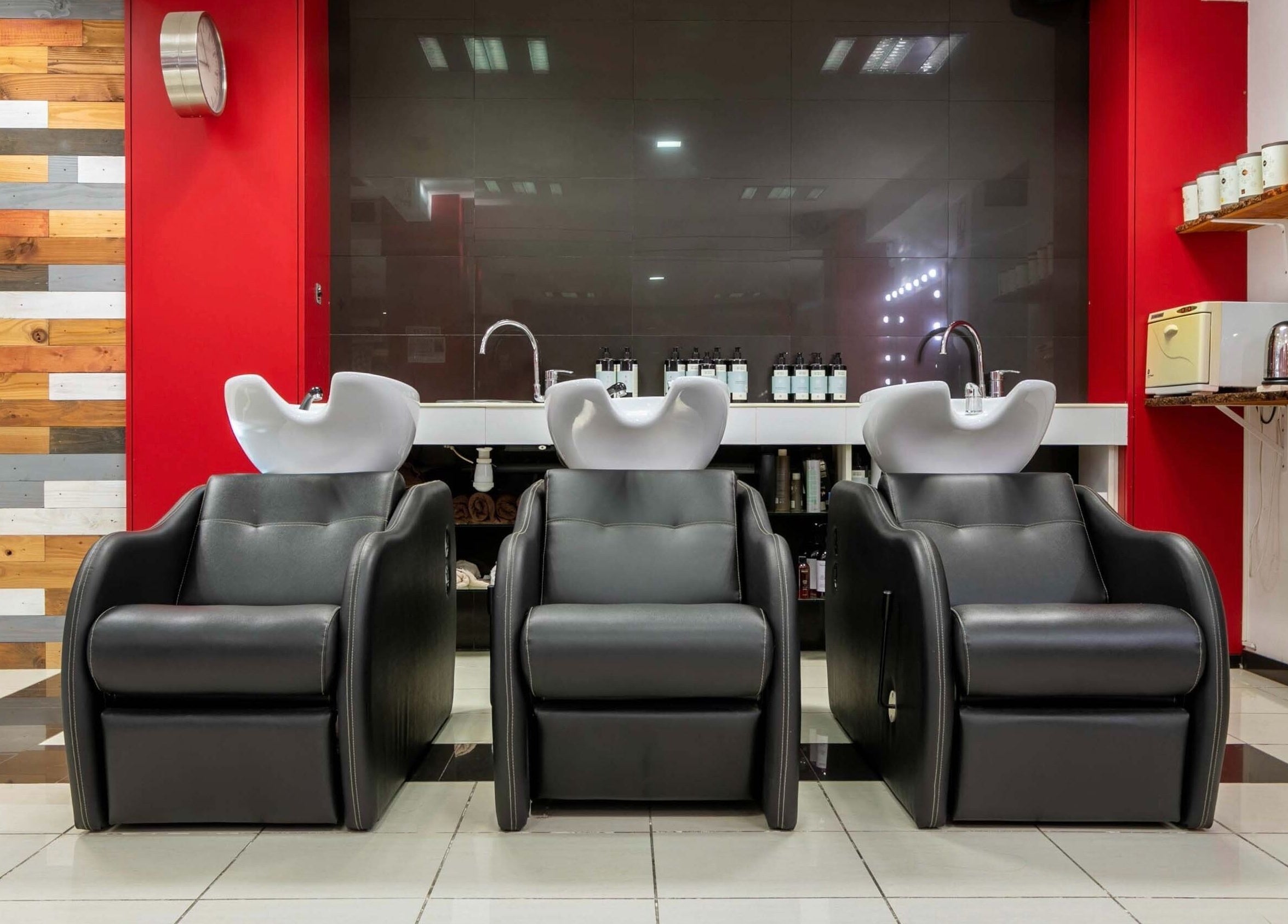 Sillas de lavado en Monica Otero Stylist, Cornellà De Llobregat, Catalunya, ES.