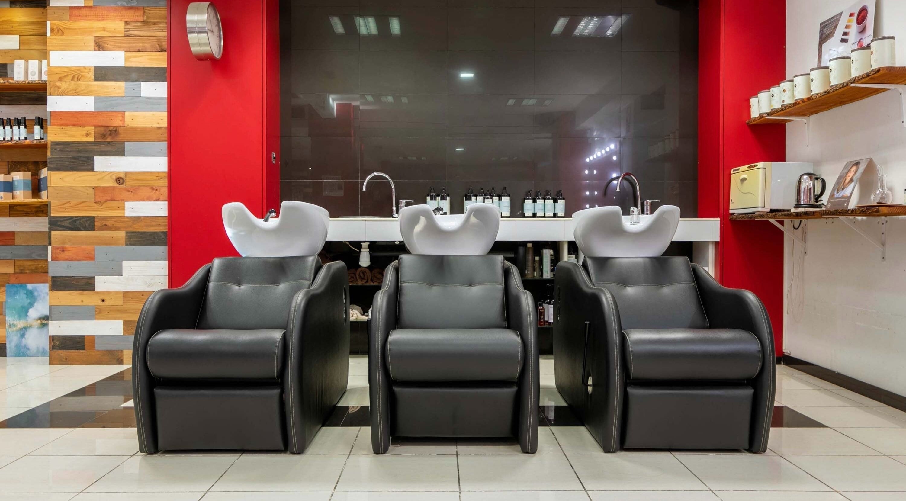 Sillas de lavado en Monica Otero Stylist, Cornellà De Llobregat, Catalunya, ES.