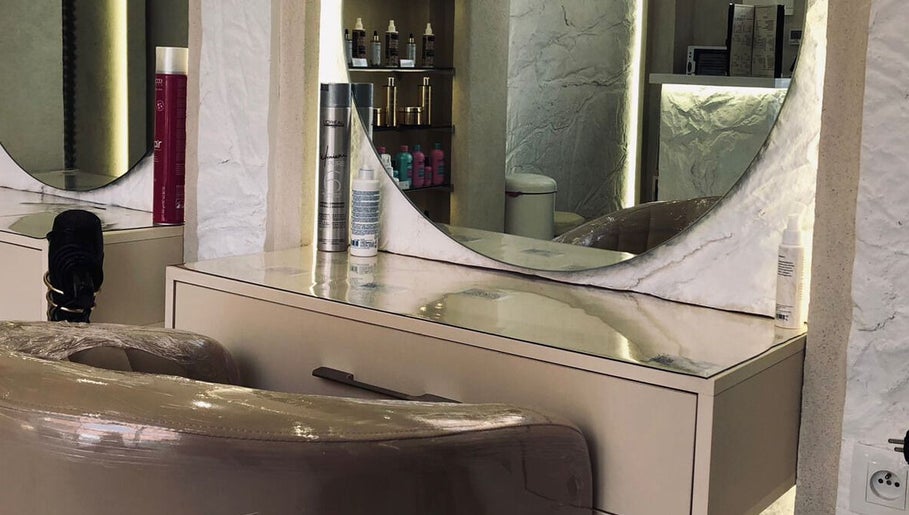 Phoebe salon's chic vanity setup at Marrakech, Marrakech-Safi, MA showcasing beauty products and mirror.