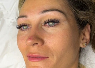 Eyelash extensions at Elmwood Health & Beauty Ltd, Kirkby In Ashfield, England, GB, showcasing natural beauty.