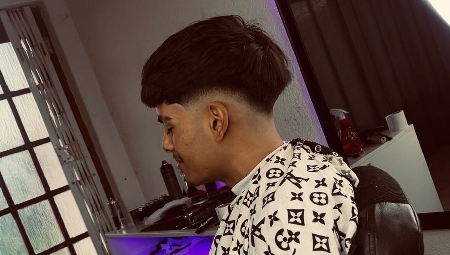 A stylish fade haircut at Faded By Emmy in Cape Town, Western Cape, ZA, showcasing precise grooming.
