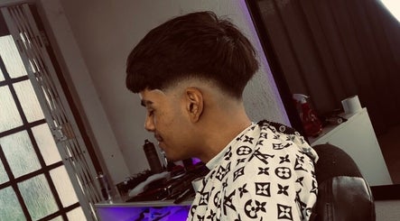 A stylish fade haircut at Faded By Emmy in Cape Town, Western Cape, ZA, showcasing precise grooming.