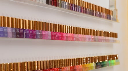Large choix de vernis à ongles colorés chez Five Nails Casablanca, Casablanca, Casablanca-settat, MA.