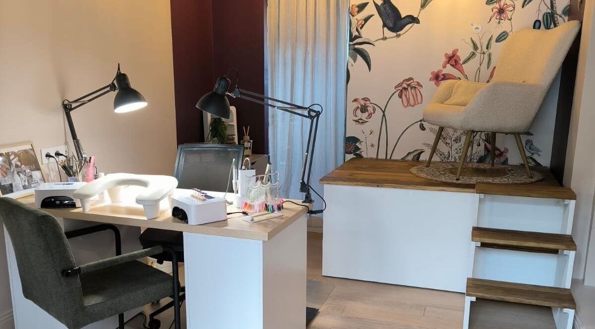 Espace manucure élégant chez JoaNails Cherbourg à Cherbourg-en-Cotentin, Normandie, FR.