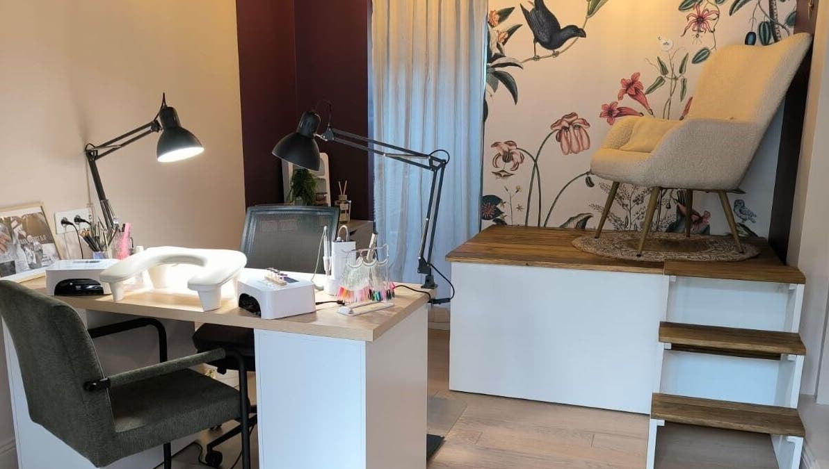 Intérieur chic JoaNails Cherbourg, Cherbourg-en-Cotentin, Normandie, FR. Design moderne et accueillant.