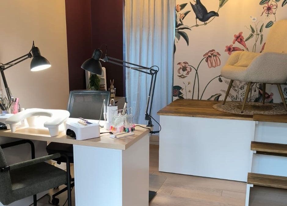 Intérieur chic JoaNails Cherbourg, Cherbourg-en-Cotentin, Normandie, FR. Design moderne et accueillant.