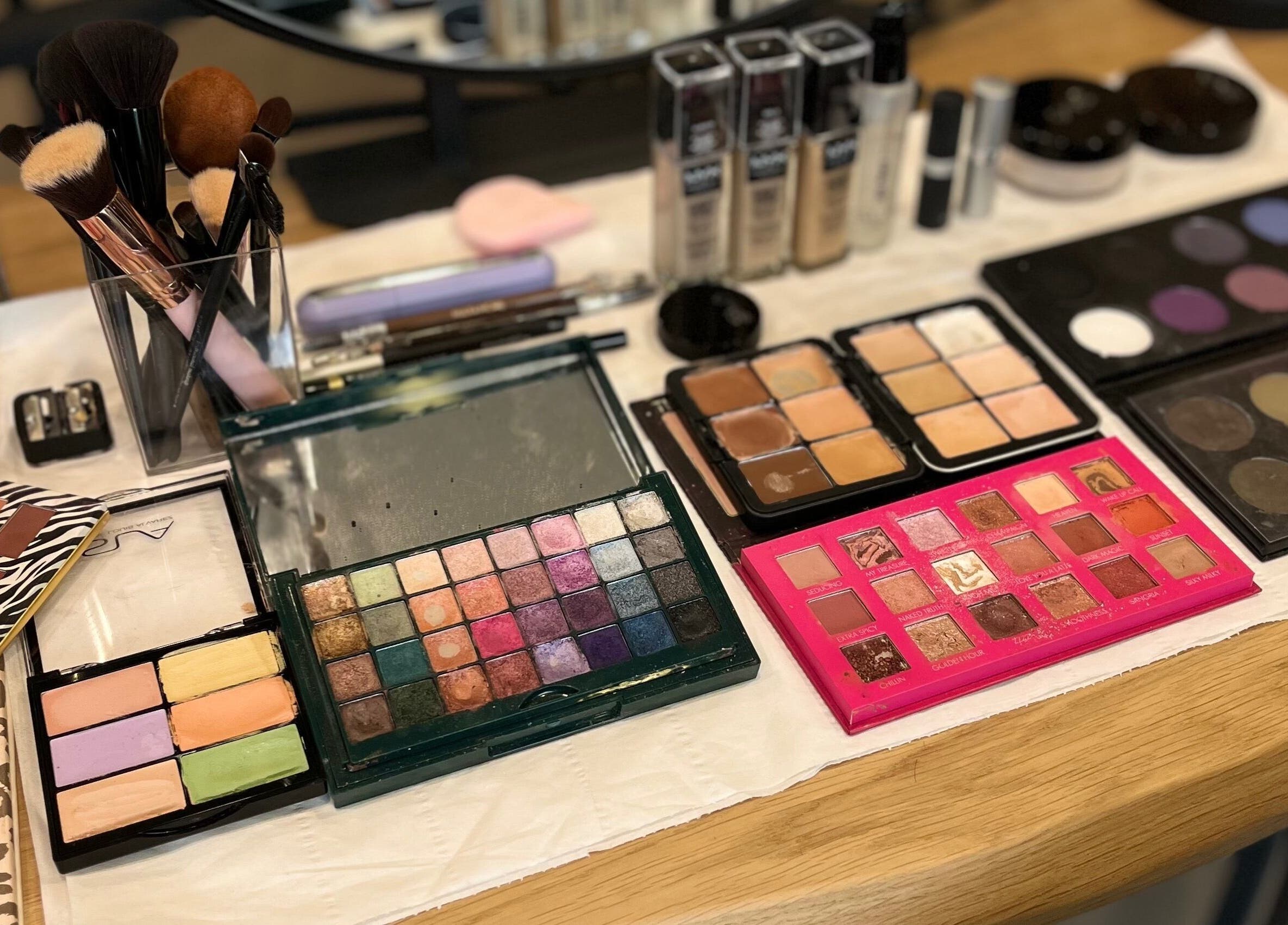 Maquillage coloré à Magic Beauty, Moulins, Auvergne-rhône-alpes, FR