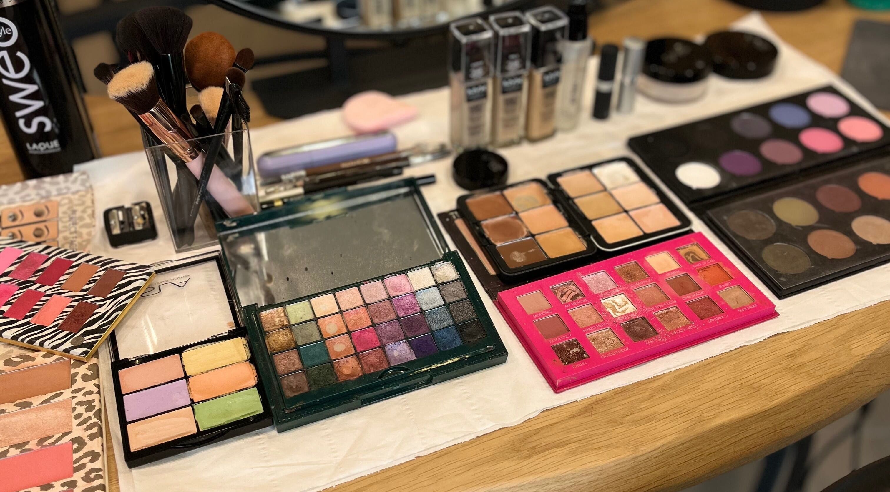 Maquillage coloré à Magic Beauty, Moulins, Auvergne-rhône-alpes, FR