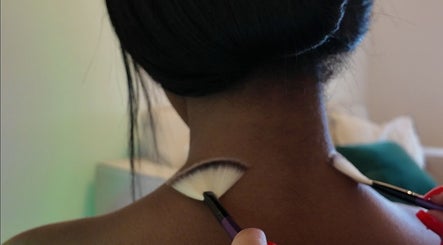 Gentle brush therapy at Sound, Mind and Bowl, Sidcup, England, GB.