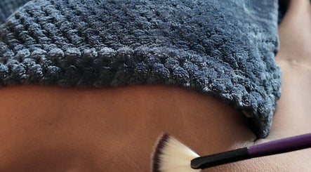 Relaxing spa treatment at Sound, Mind and Bowl in Sidcup, England, GB with a soft brush and warm towel.