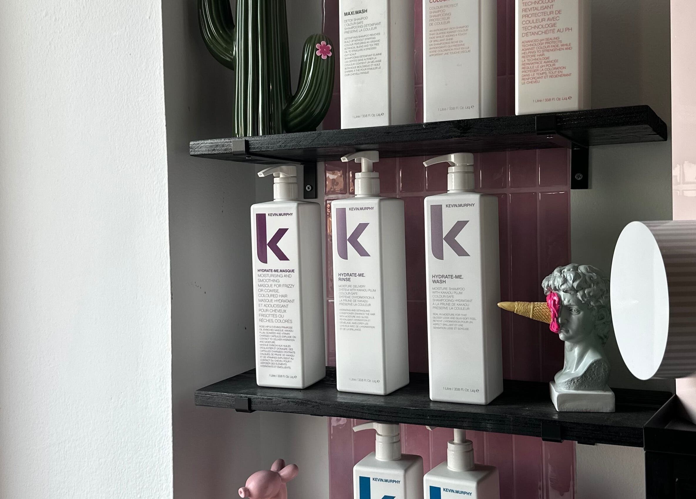 Productos de cuidado capilar hidratantes en Musa Salon Studio, El Casar, Castilla-la Mancha, ES.