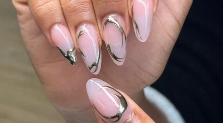 Stylish nail art with gold accents at Clawed By Chey in Breda, Noord-brabant, NL.
