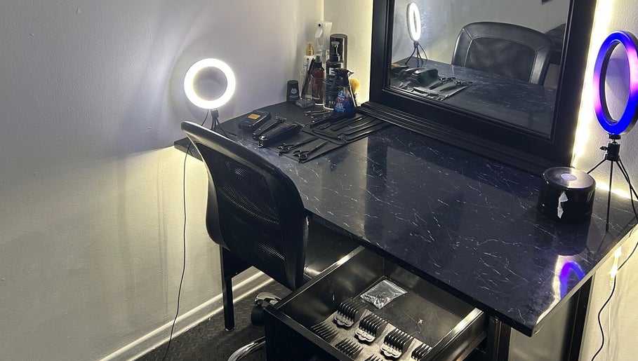 Modern styling station at Yz Cuts in Markham, Ontario, CA, with tools and illuminated mirrors.