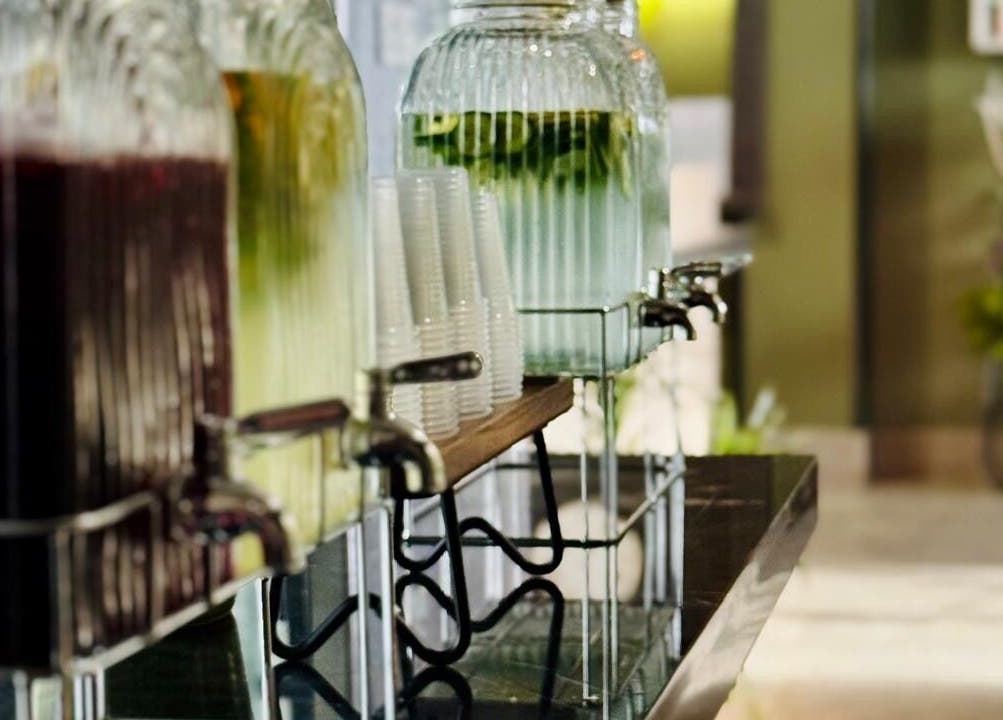 خدمة المشروبات الطازجة في أبعاد سبا | Dimensions Spa، أبها، منطقة عسير، SA.