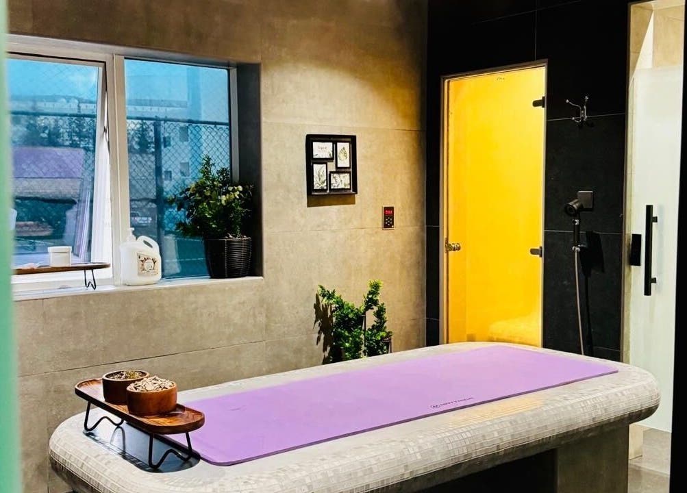 غرفة العلاج المجهزة بعناية في أبعاد سبا | Dimensions Spa في أبها, منطقة عسير, SA.