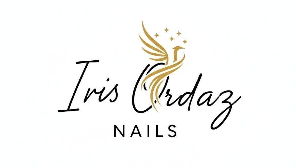 Logotipo de Ivis Ordaz Nails, un ave dorada estilizada, en Panamá, Provincia De Panamá, PA.