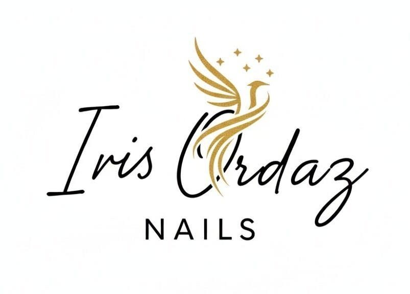 Logotipo de Ivis Ordaz Nails, un ave dorada estilizada, en Panamá, Provincia De Panamá, PA.