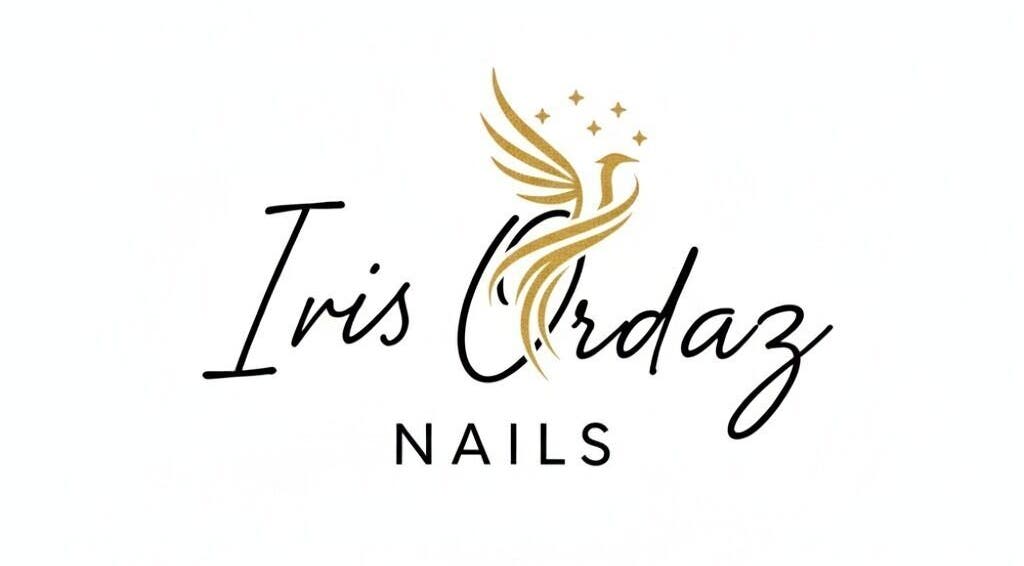 Logotipo de Ivis Ordaz Nails, un ave dorada estilizada, en Panamá, Provincia De Panamá, PA.