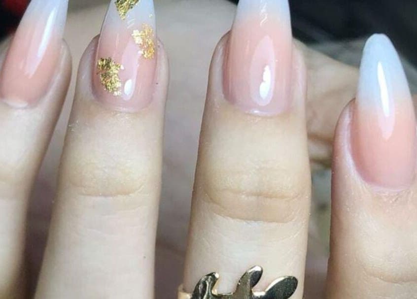 Manicura ombre con detalles dorados en Ivis Ordaz, Panamá, Provincia De Panamá, PA.