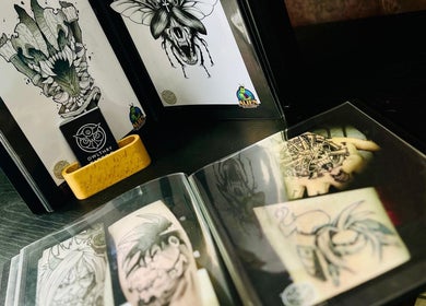 Tattoo-Skizzen bei OWLTHRY Tattoo in Meldorf, Schleswig-Holstein, DE, präsentieren kreative Kunstwerke.
