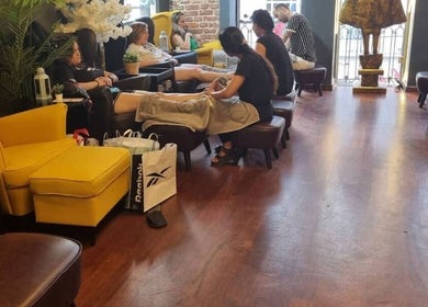 Relaxing foot massages at Royal Foot Massage, İstanbul, İstanbul, TR, in a cozy, inviting atmosphere.