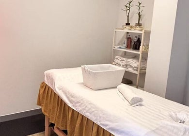 Tranquil massage room at Aim to be u beauty & massage in Perth, Western Australia, AU with cozy treatment bed.