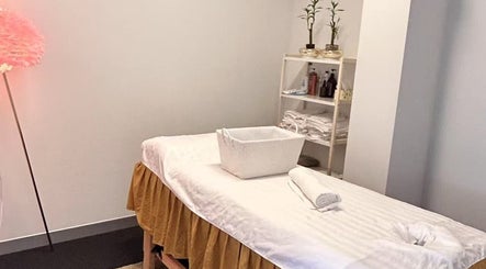 Tranquil massage room at Aim to be u beauty & massage in Perth, Western Australia, AU with cozy treatment bed.