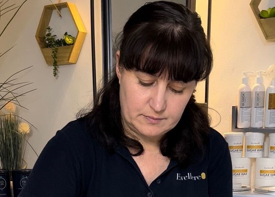 Professional at Evellere Sugar Waxing in Bromley, England, focused on precision waxing.