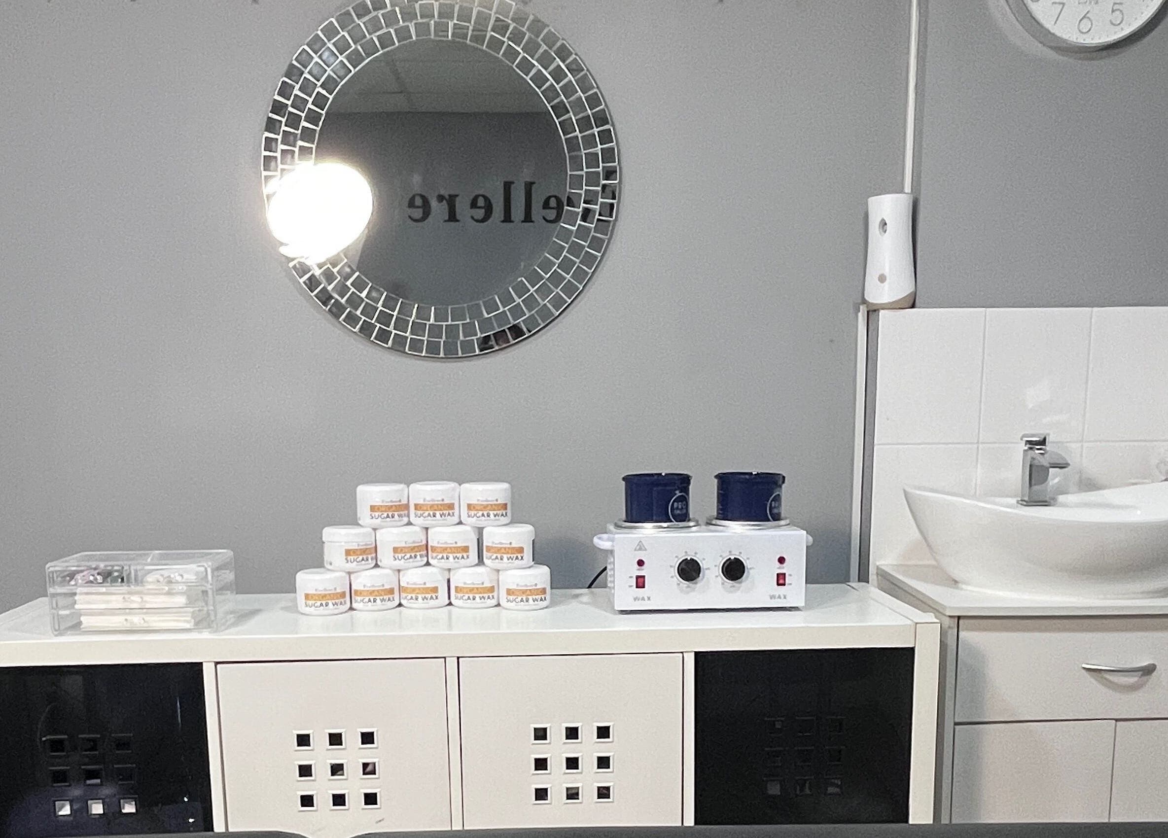 Evellere Sugar Waxing room in Bromley, England, featuring modern decor and waxing supplies.