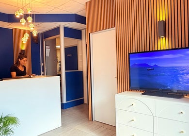 Réception moderne de SO FORME DETOX ENERGIE à Meythet, Auvergne-rhône-alpes, FR, ambiance relaxante et élégante.