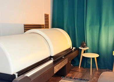 Salle de soins apaisante avec dôme Iyashi à SO FORME DETOX ENERGIE, Meythet, Auvergne-rhône-alpes, FR.