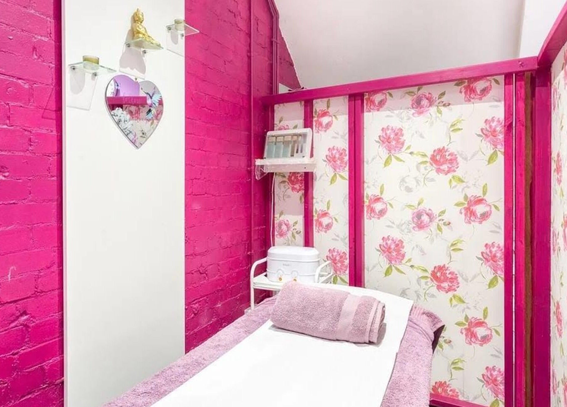 Cozy massage room with floral decor at Jay’s Beauty - Ladies Only in Hounslow, England, GB.