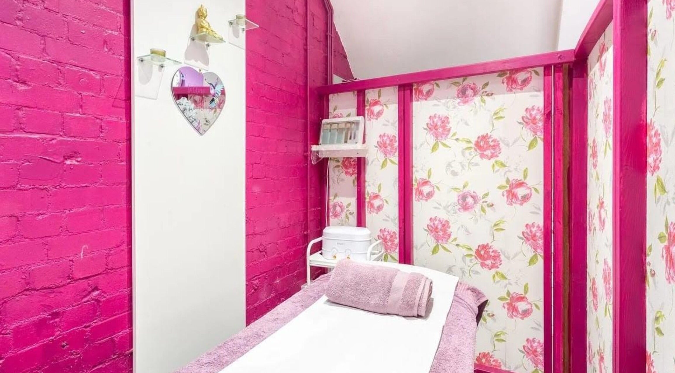 Cozy massage room with floral decor at Jay’s Beauty - Ladies Only in Hounslow, England, GB.