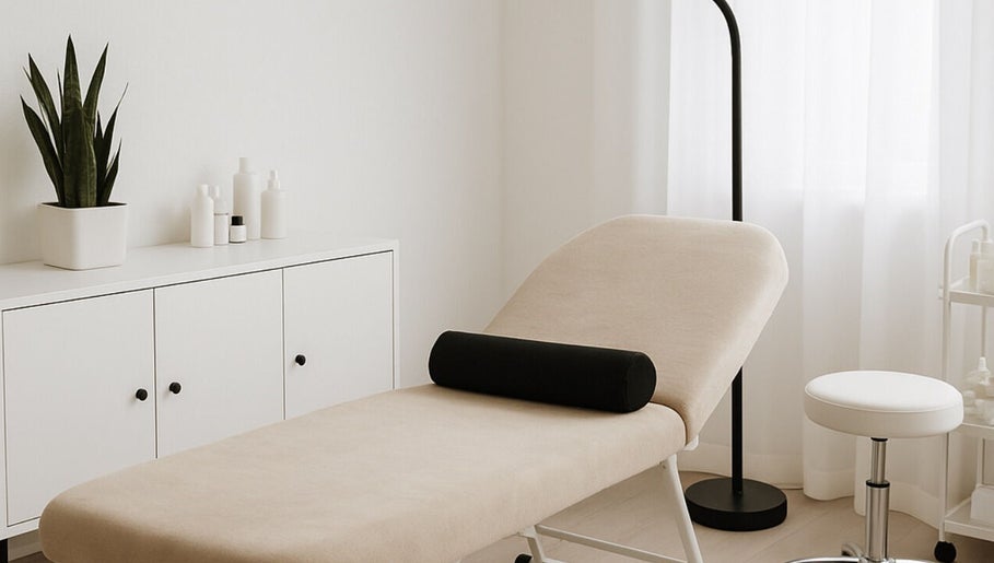 Relaxing treatment room at Beat by clo, Burntwood, England, GB, featuring a cozy massage table and soothing decor.