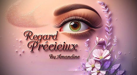 Design élégant de Regard précieux By Amandine à L'hôpital, Grand Est, FR avec œil et fleurs délicates.