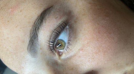 Ciglia perfette curate da MagicLash a Torino, Piemonte, IT. Servizio professionale di bellezza.