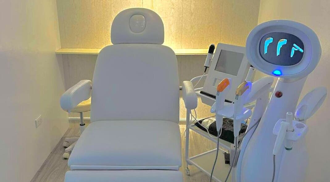 Modern treatment chair and equipment at Xavia Medical Aesthetics, Imus, Calabarzon, PH.