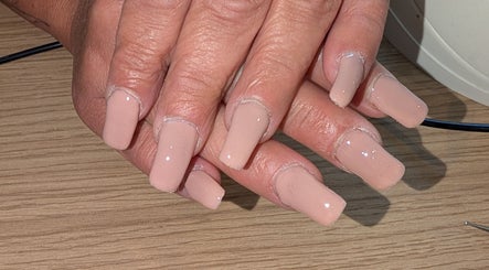 Pose d'ongles nude réalisée chez SublimeNails ByAudrey, La Rochelle, Nouvelle-Aquitaine, FR.