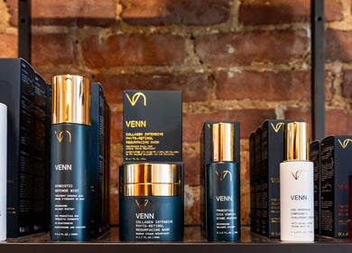 Produits VENN chez État Sauvage à Montréal, Québec, CA, sur fond de briques.
